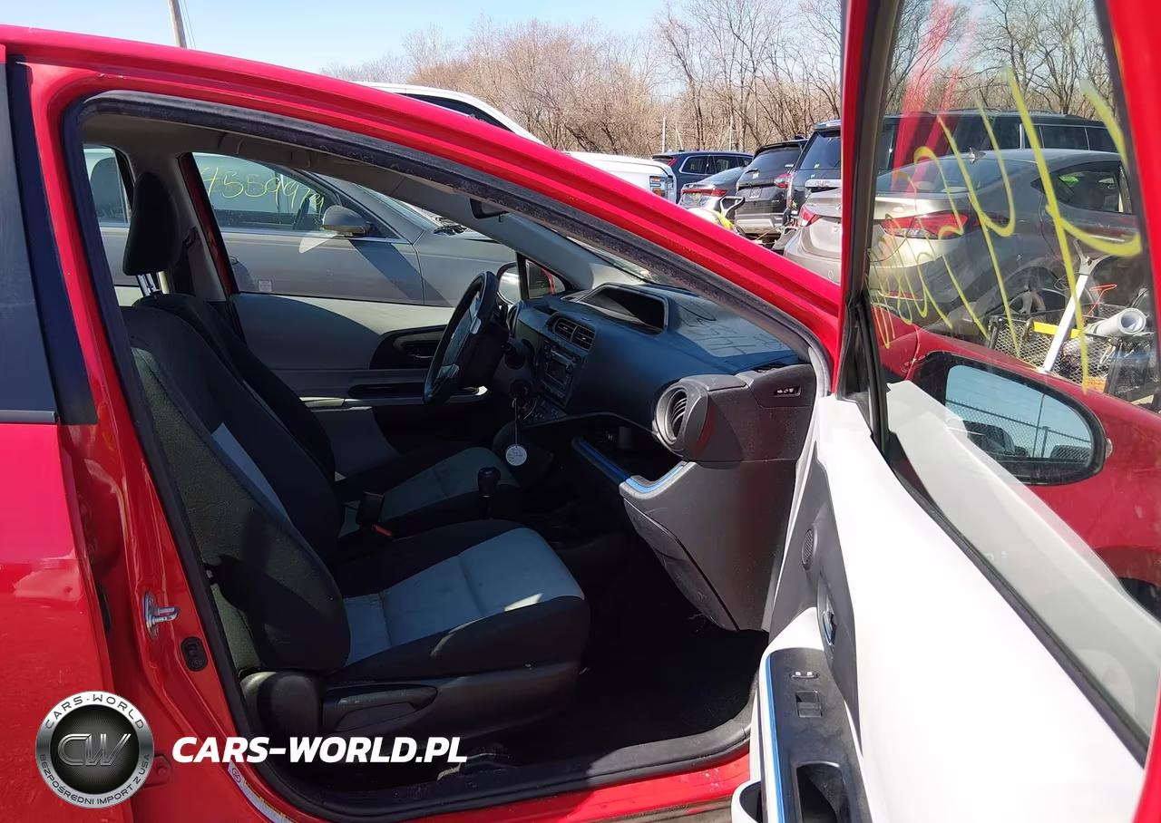 2013 Toyota Prius C Two VIN:JTDKDTB37D1548499 - 5