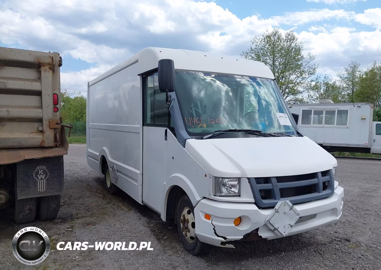 2014 Isuzu Commercial Van