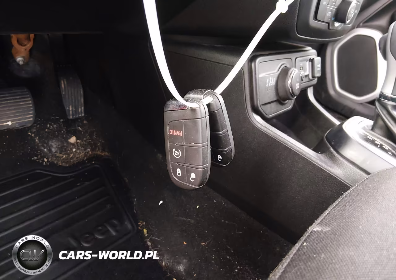 2018 Jeep Renegade Latitude 4X4 VIN:ZACCJBBB6JPG91728 - 11