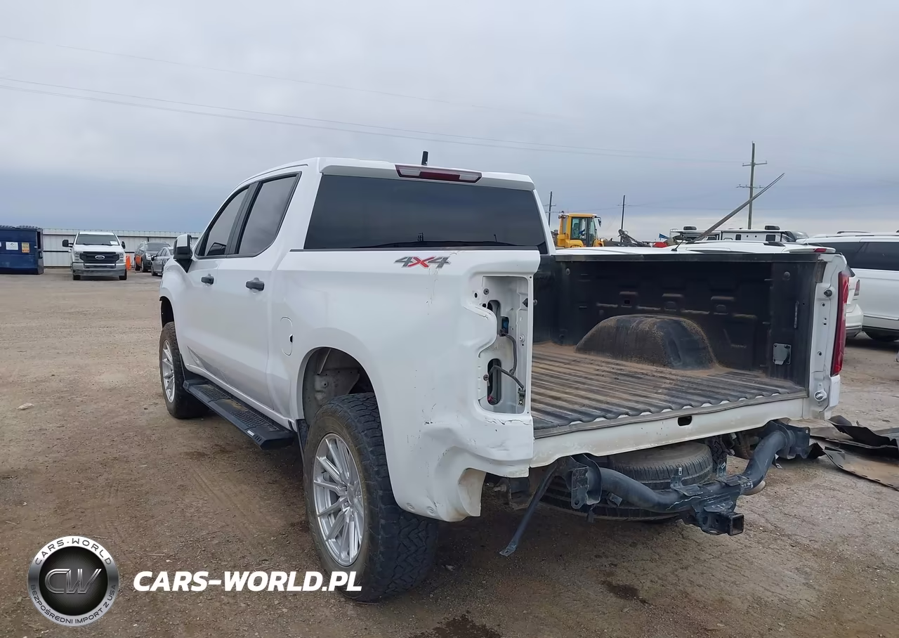 2021 Chevrolet Silverado 1500 4Wd Short Bed Custom VIN:3GCPYBEK5MG123470 - 3