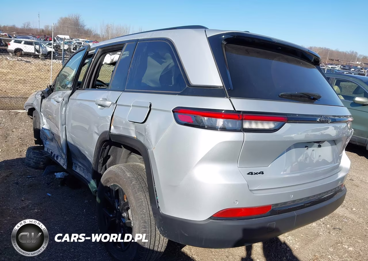 2024 Jeep Grand Cherokee Altitude 4X4 VIN:1C4RJHAG4RC218257 - 3
