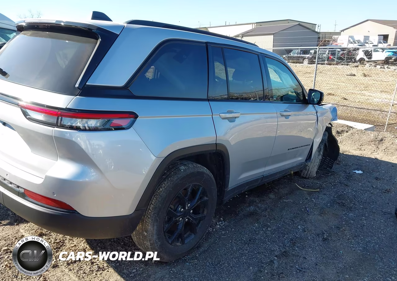 2024 Jeep Grand Cherokee Altitude 4X4 VIN:1C4RJHAG4RC218257 - 4