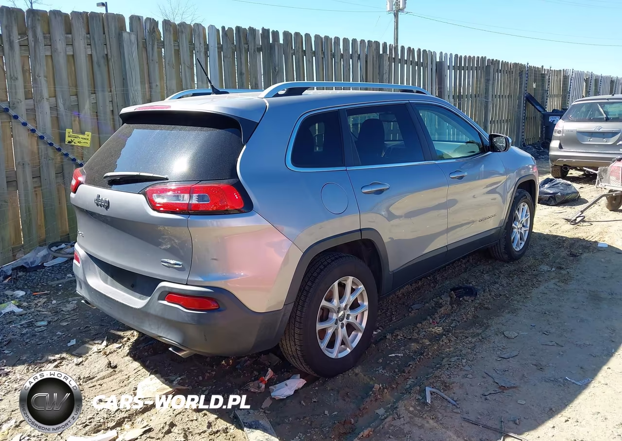 2014 Jeep Cherokee Latitude VIN:1C4PJMCS4EW121831 - 4