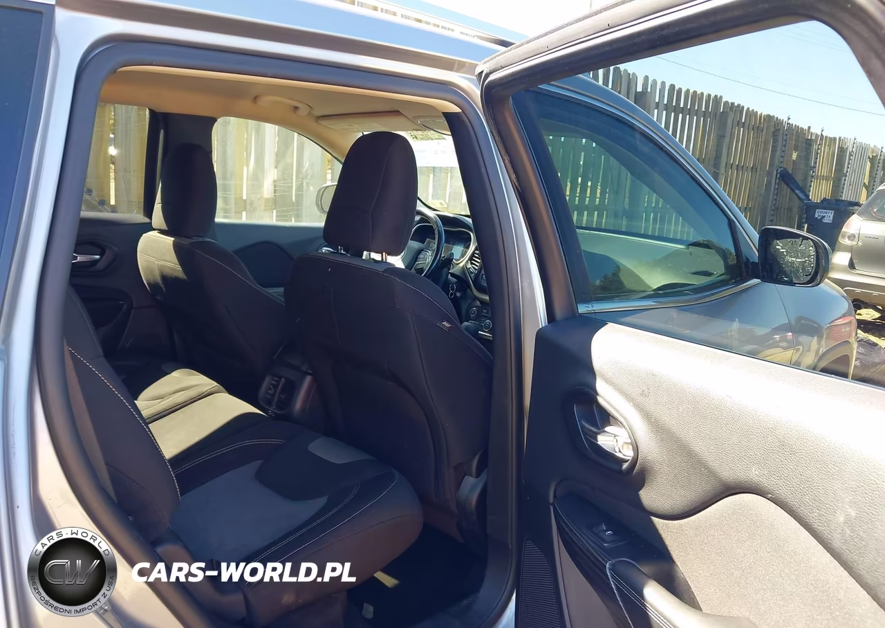 2014 Jeep Cherokee Latitude VIN:1C4PJMCS4EW121831 - 8