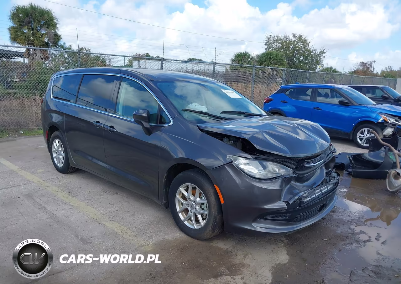 2022 Chrysler Voyager Lx