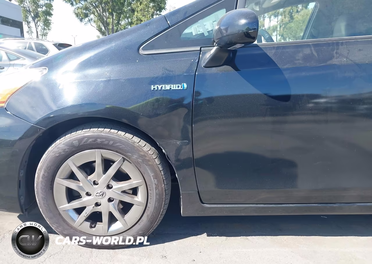 2016 Toyota Prius V Four VIN:JTDZN3EU6GJ044241 - 18