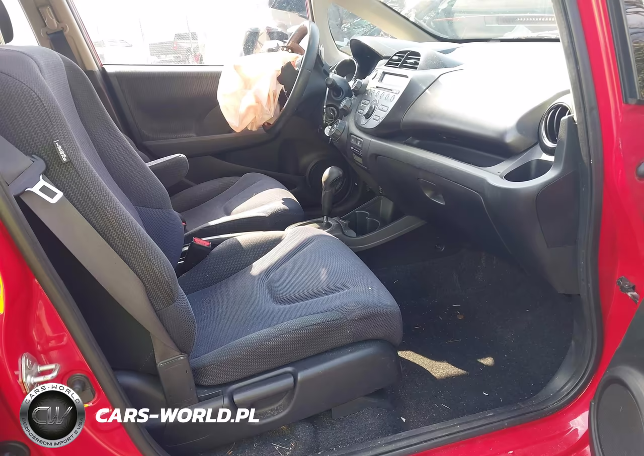 2012 Honda Fit Sport VIN:JHMGE8H58CC014082 - 5