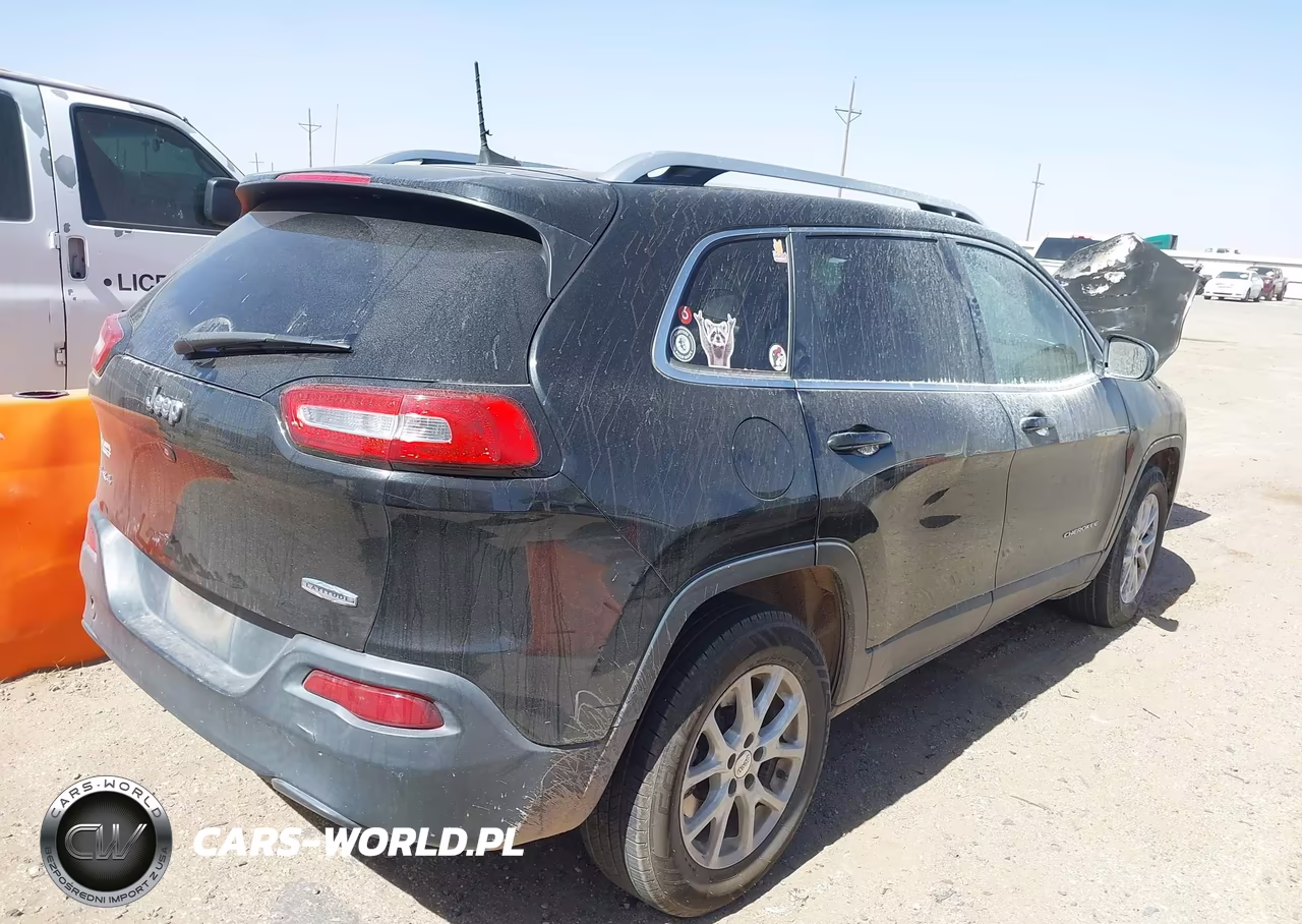 2016 Jeep Cherokee Latitude VIN:1C4PJMCB9GW117132 - 4