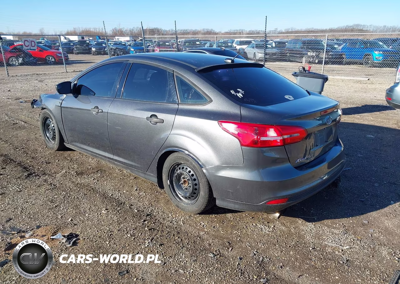 2017 Ford Focus S VIN:1FADP3E2XHL347943 - 3
