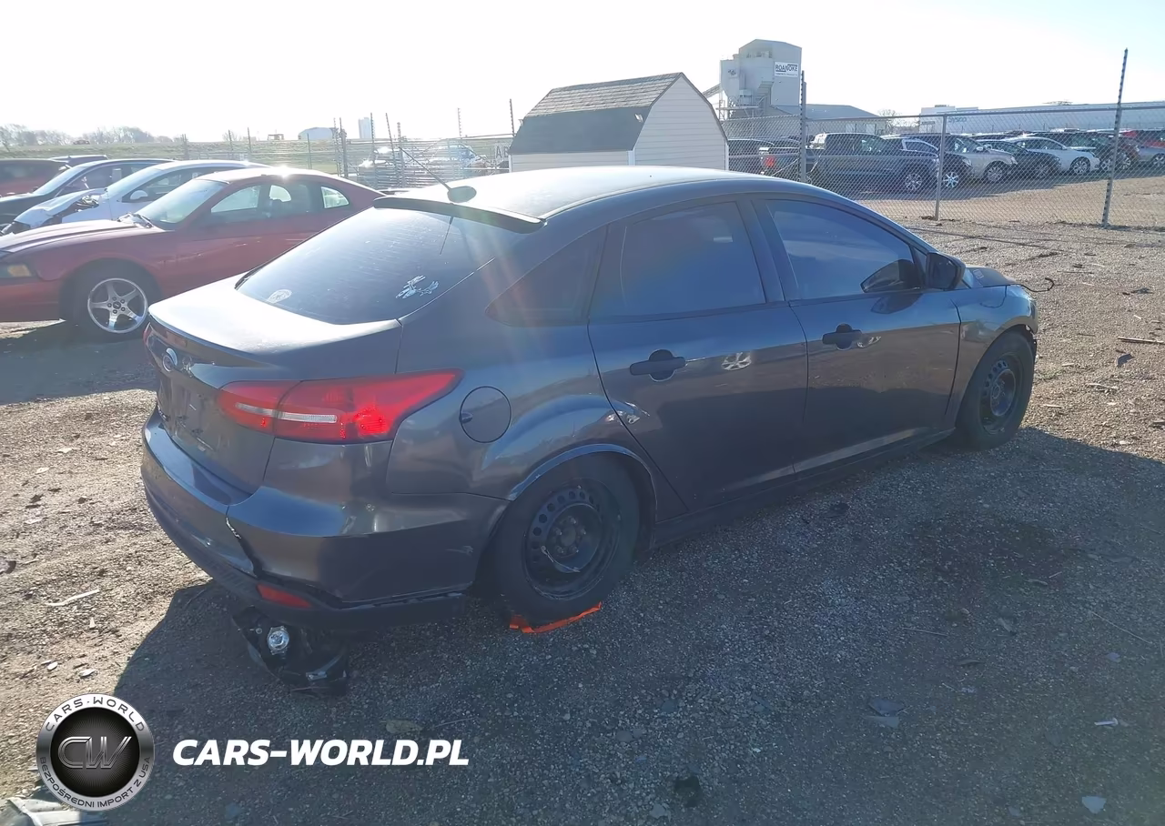 2017 Ford Focus S VIN:1FADP3E2XHL347943 - 4