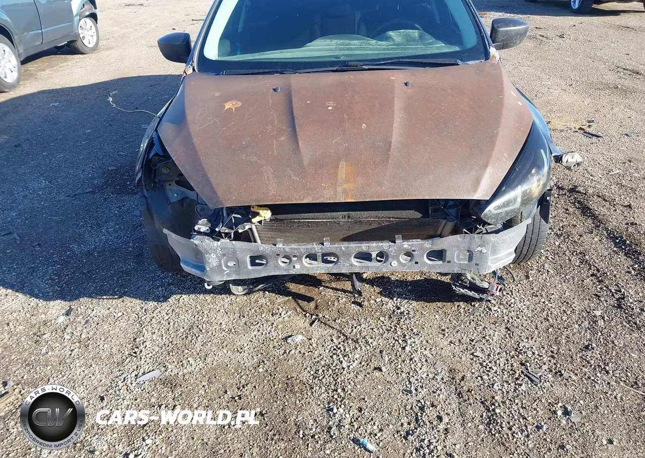 2017 Ford Focus S VIN:1FADP3E2XHL347943 - 6