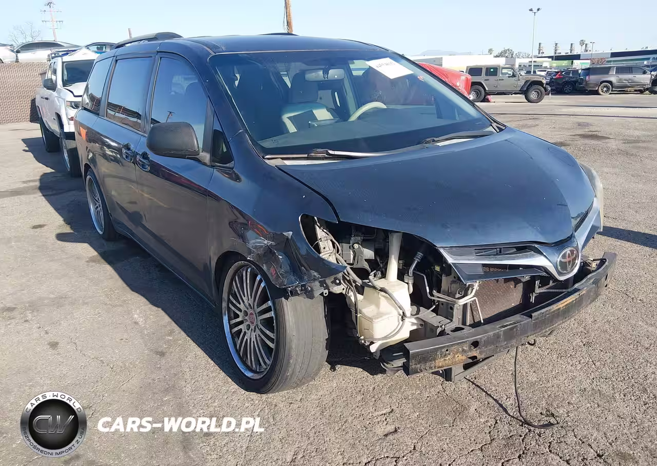 2014 Toyota Sienna Le V6 8 Passenger