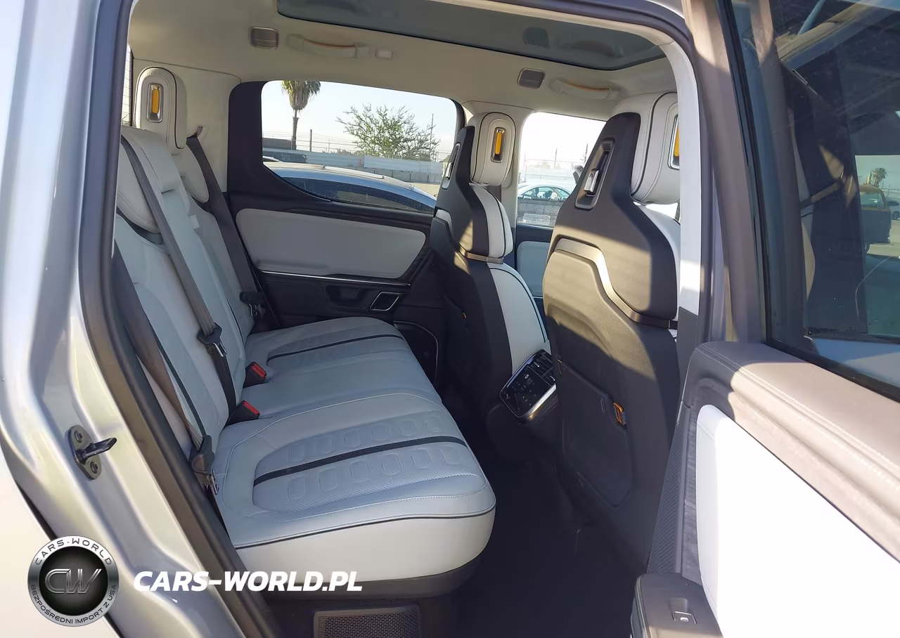 2024 Rivian R1T Adventure Dual Motor Large Pack-Adventure Dual Motor Perf Large Pack VIN:7FCTGBAA7RN030439 - 8