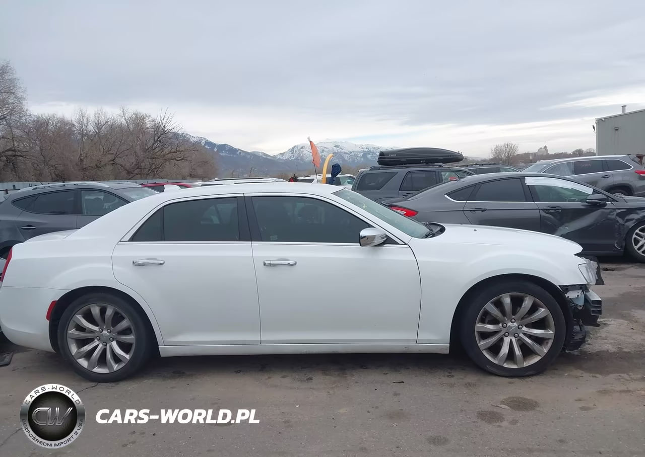 2019 Chrysler 300 Limited VIN:2C3CCAEG2KH527962 - 14