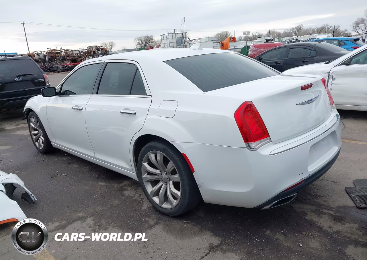 2019 Chrysler 300 Limited VIN:2C3CCAEG2KH527962 - 3