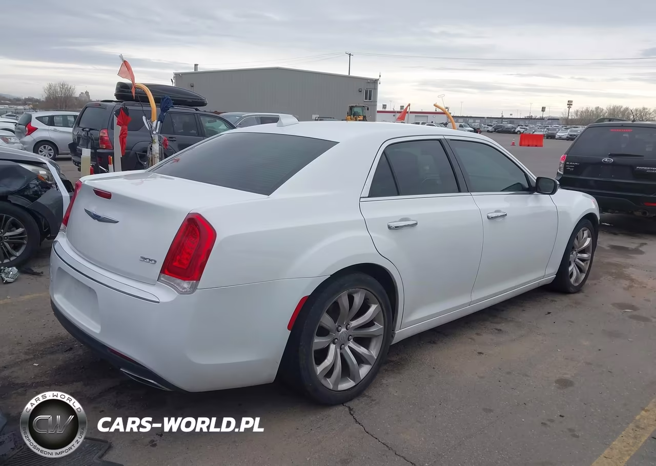 2019 Chrysler 300 Limited VIN:2C3CCAEG2KH527962 - 4