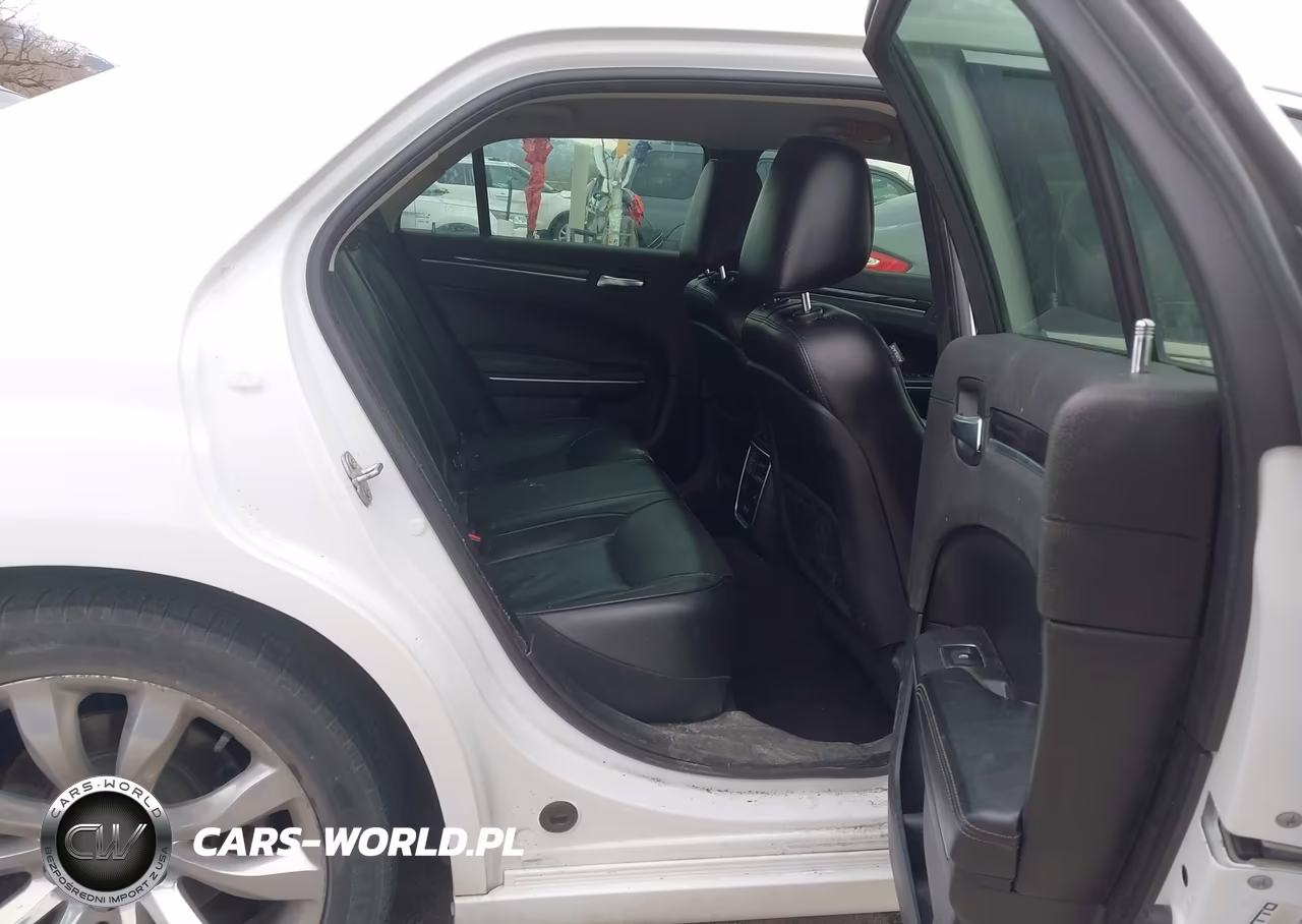 2019 Chrysler 300 Limited VIN:2C3CCAEG2KH527962 - 8