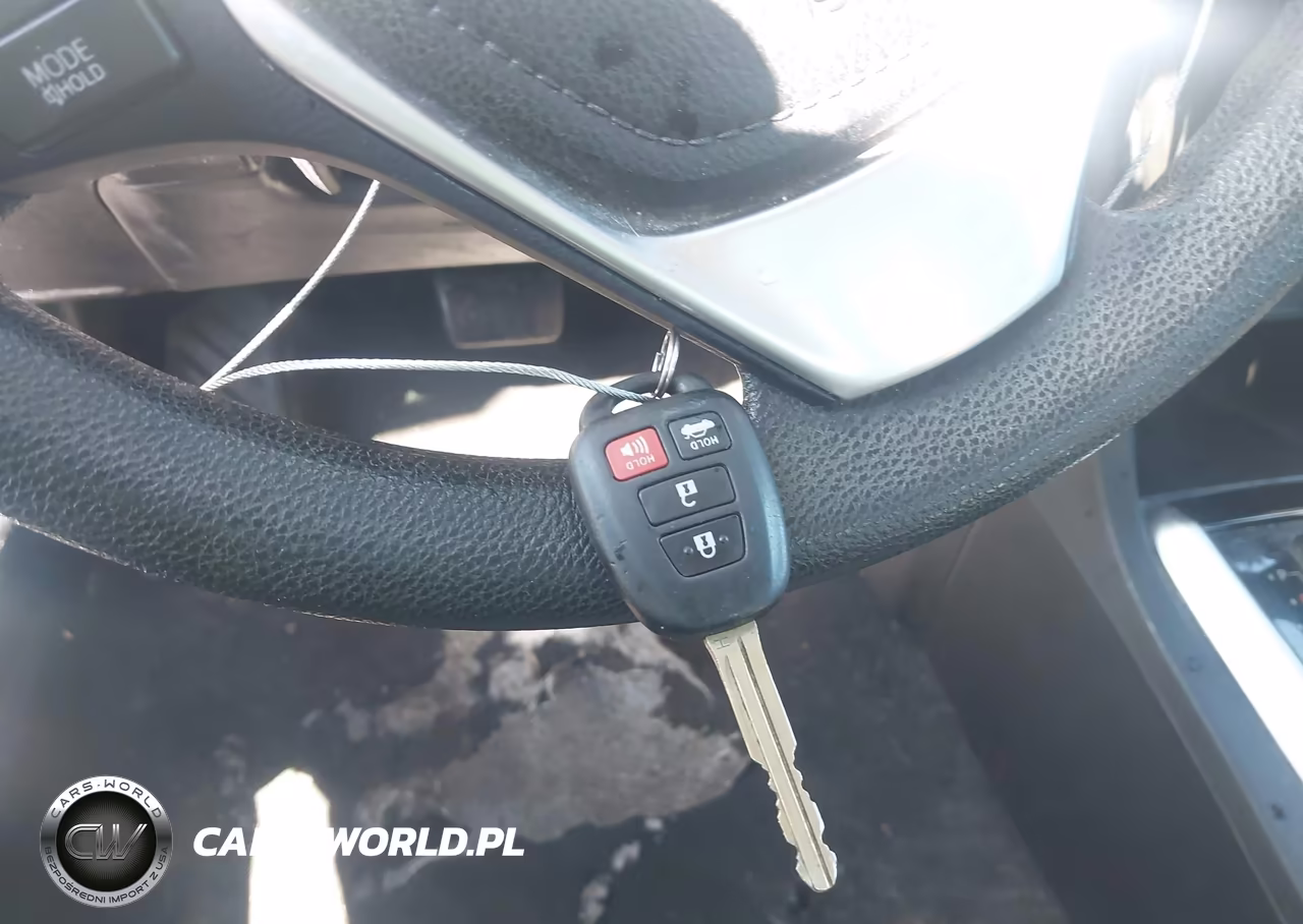 2018 Toyota Corolla Le VIN:5YFBURHEXJP753558 - 11