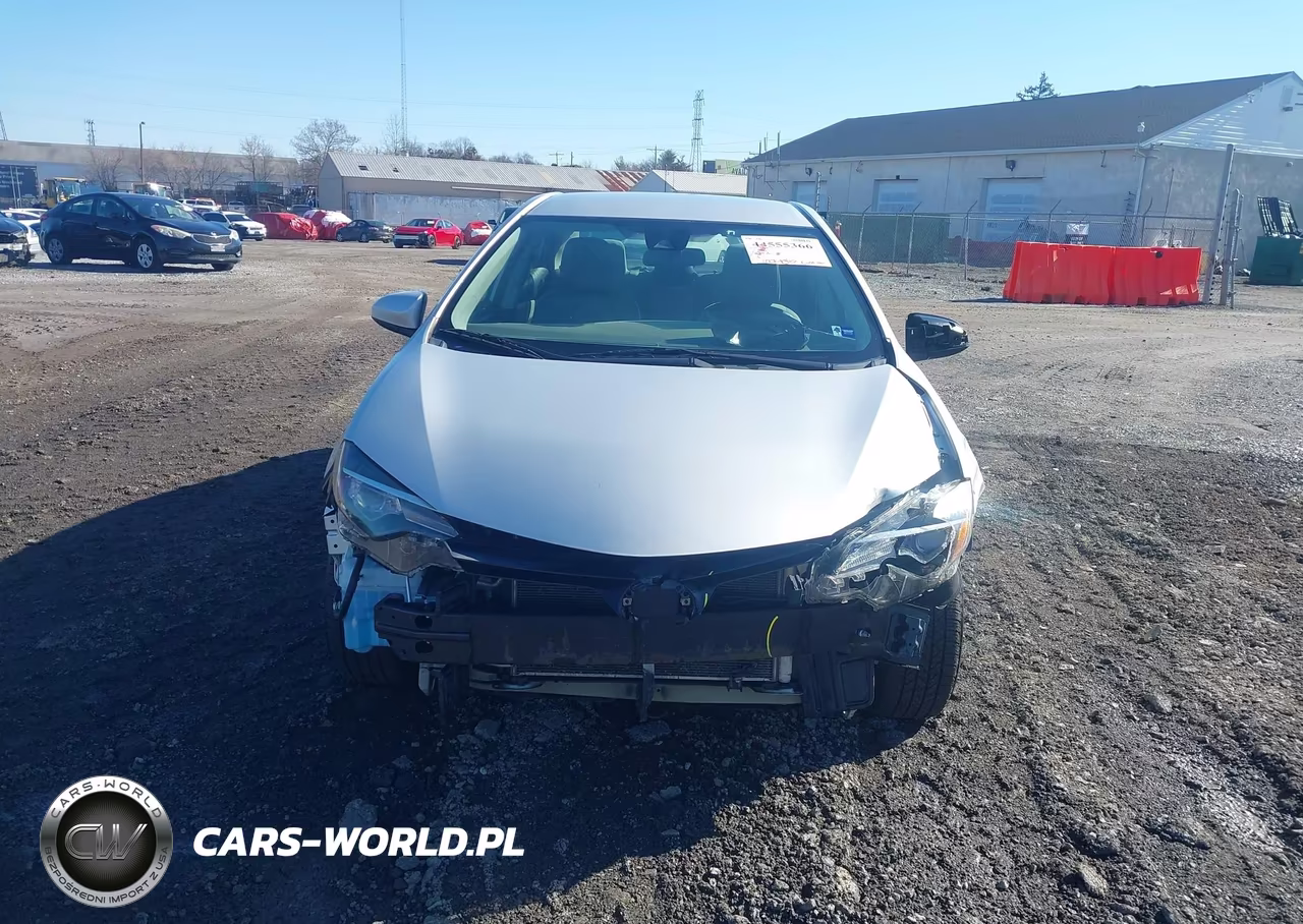 2018 Toyota Corolla Le VIN:5YFBURHEXJP753558 - 13