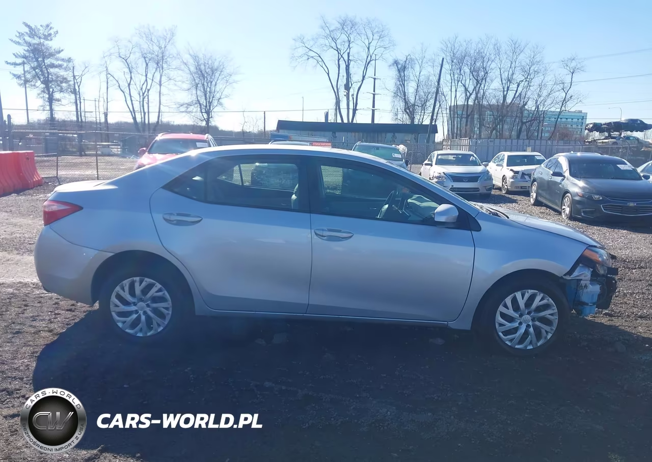 2018 Toyota Corolla Le VIN:5YFBURHEXJP753558 - 14