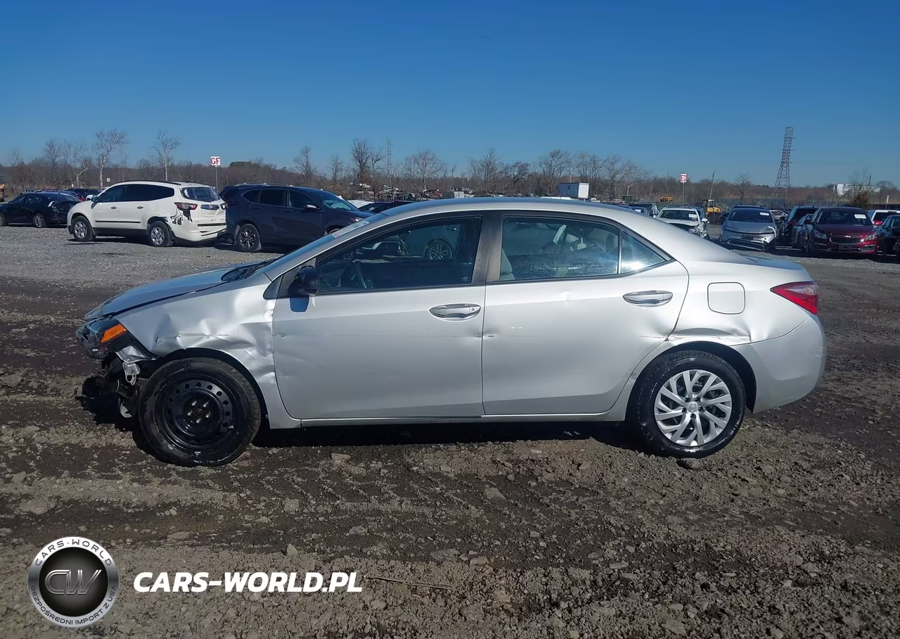 2018 Toyota Corolla Le VIN:5YFBURHEXJP753558 - 15