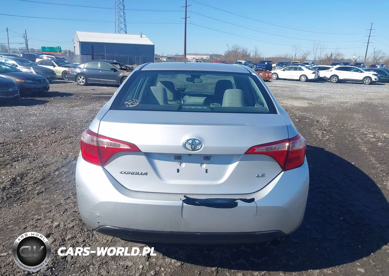2018 Toyota Corolla Le VIN:5YFBURHEXJP753558 - 17