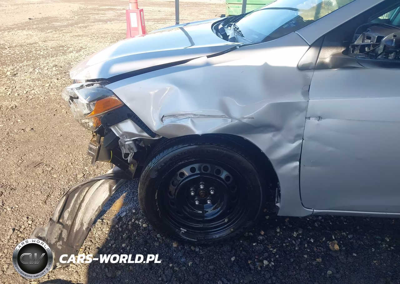 2018 Toyota Corolla Le VIN:5YFBURHEXJP753558 - 18