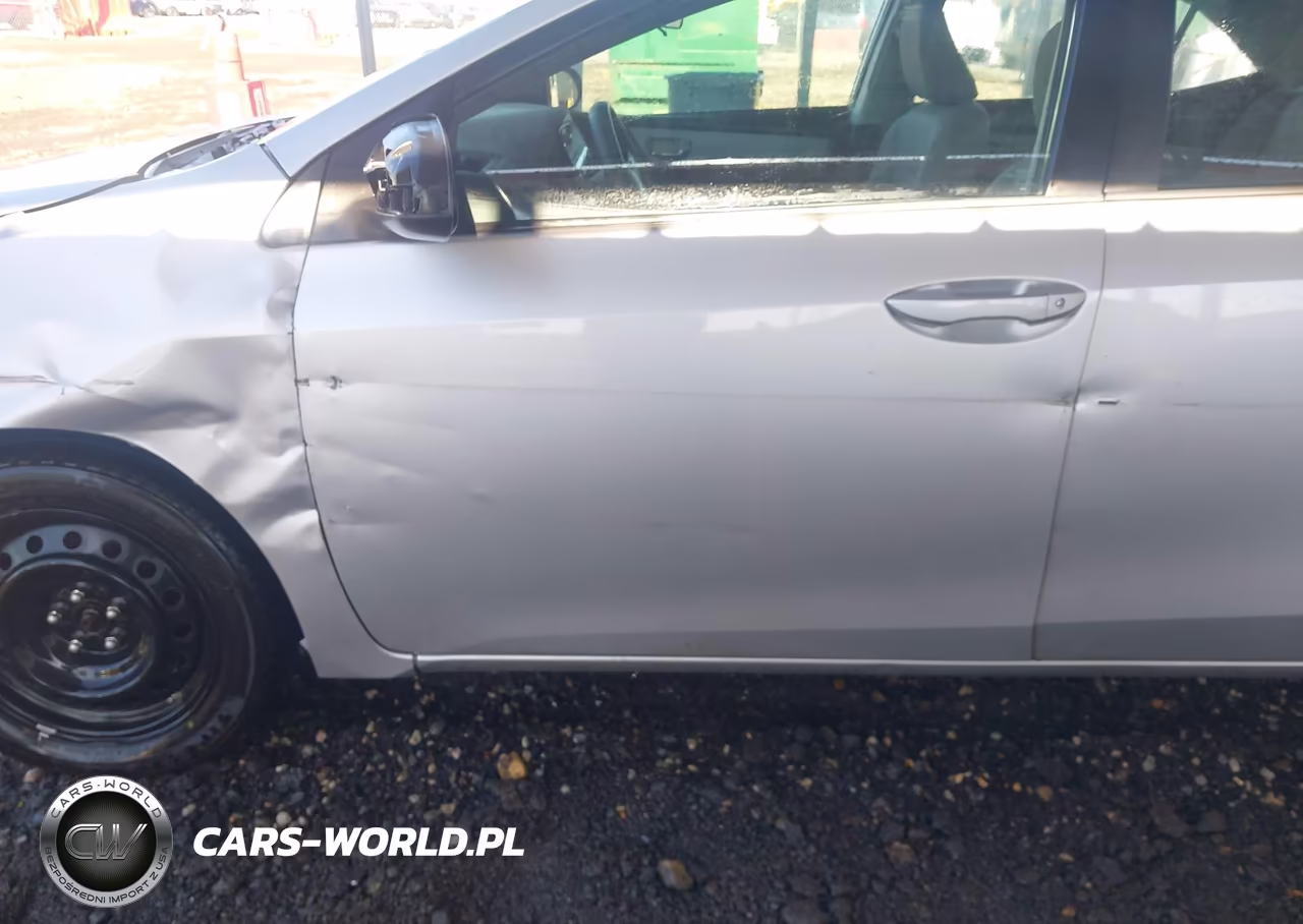 2018 Toyota Corolla Le VIN:5YFBURHEXJP753558 - 19