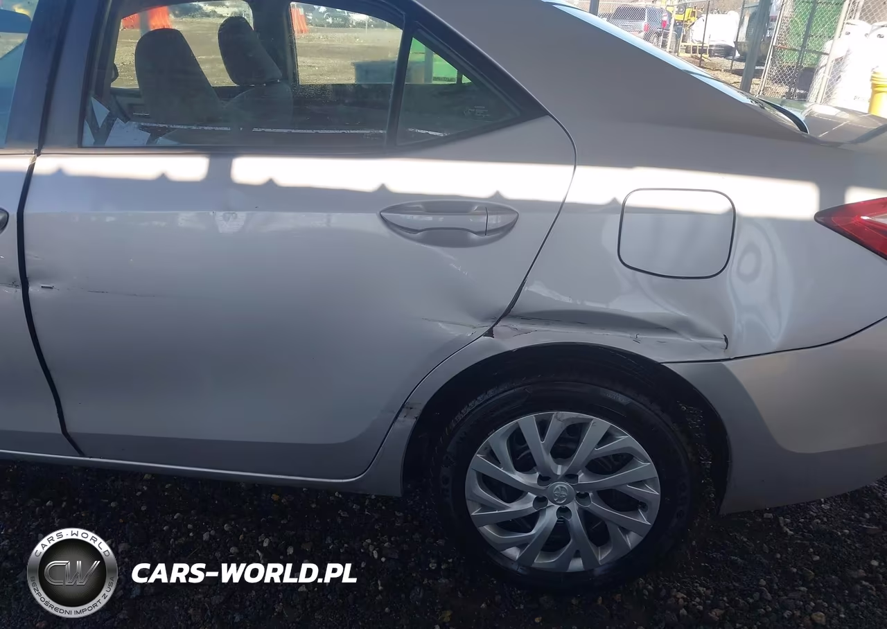 2018 Toyota Corolla Le VIN:5YFBURHEXJP753558 - 20