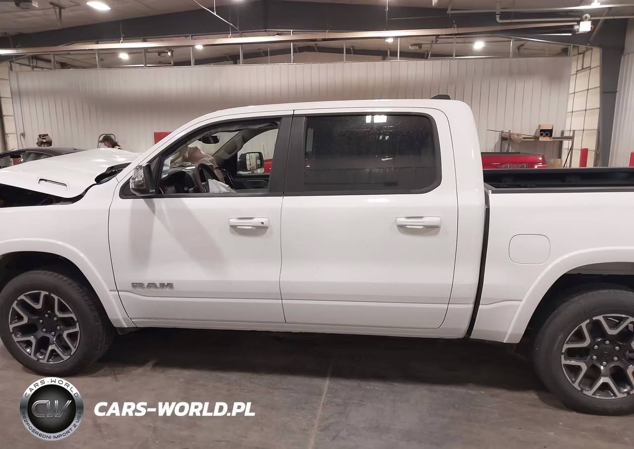 2026 Ram 1500 Laramie 4X4 5'7 Box VIN:1C6SRFJP5TN163044 - 14