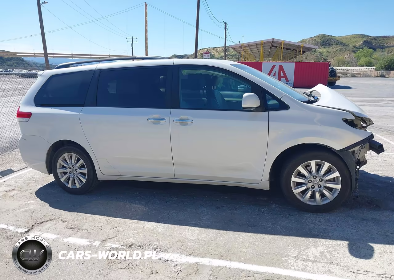 2011 Toyota Sienna Limited V6 VIN:5TDYK3DC5BS034339 - 13