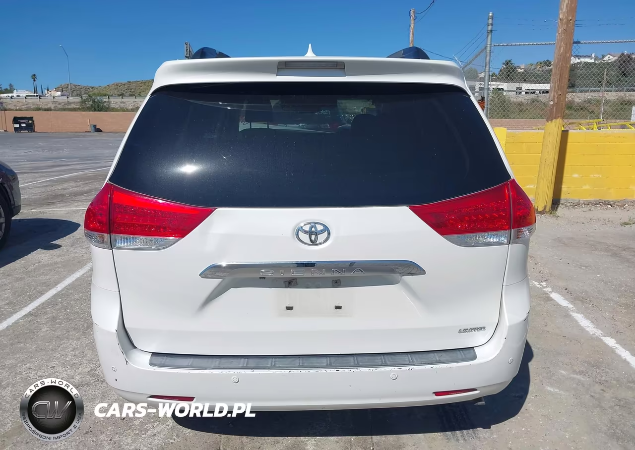 2011 Toyota Sienna Limited V6 VIN:5TDYK3DC5BS034339 - 16