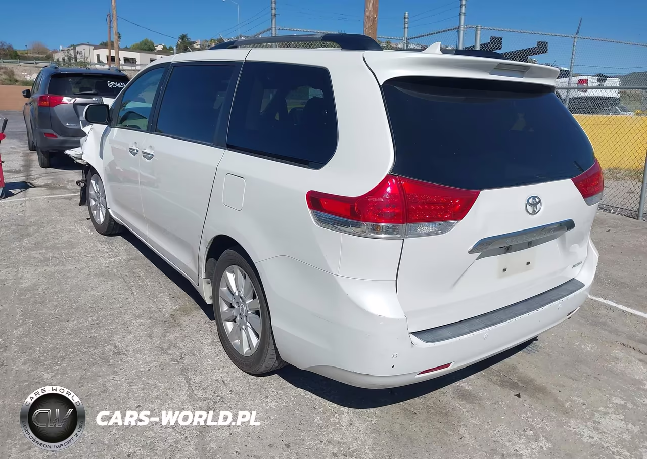 2011 Toyota Sienna Limited V6 VIN:5TDYK3DC5BS034339 - 3
