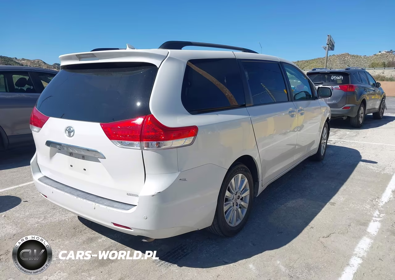 2011 Toyota Sienna Limited V6 VIN:5TDYK3DC5BS034339 - 4