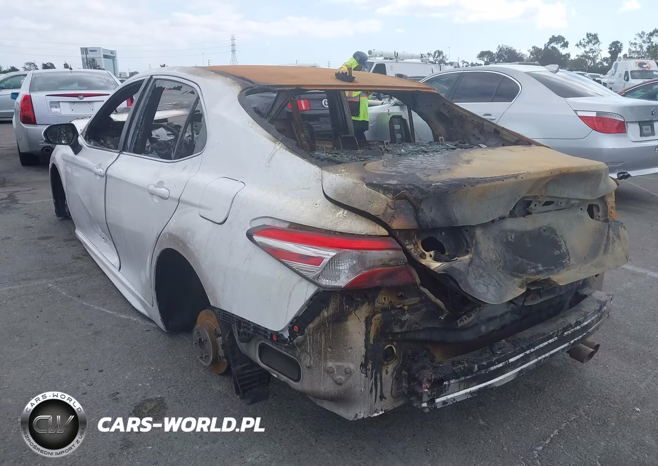 2020 Toyota Camry Se VIN:4T1G11AKXLU332280 - 3