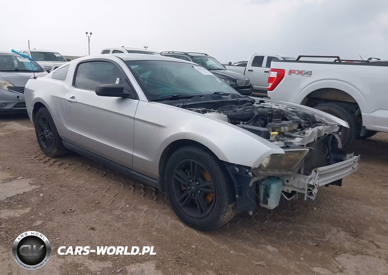 2011 Ford Mustang V6-V6 Premium