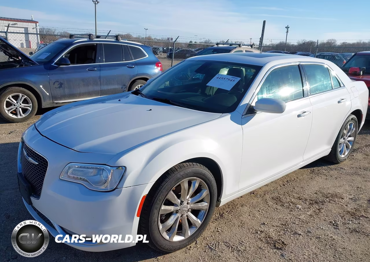 2016 Chrysler 300 Touring VIN:2C3CCARGXGH262712 - 2