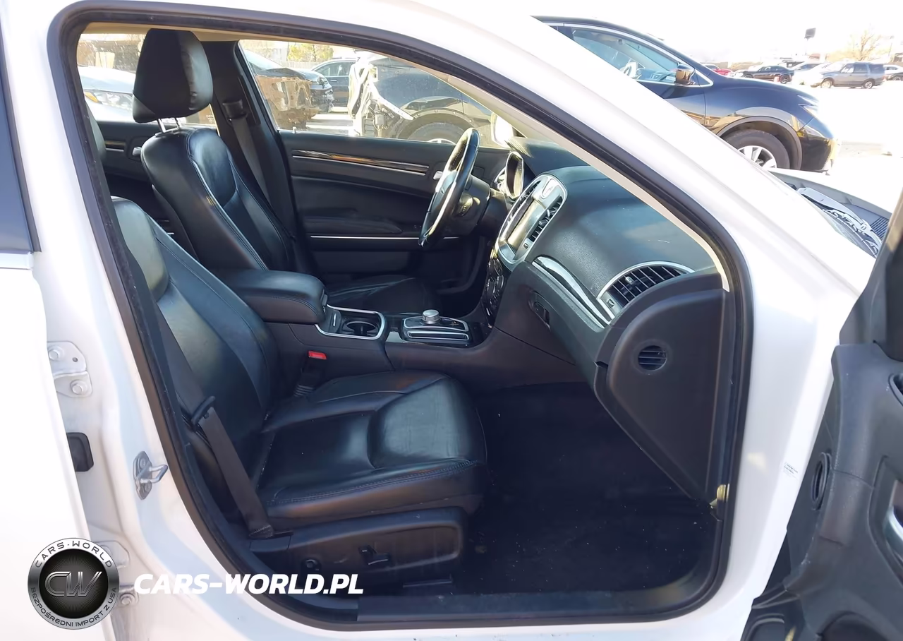 2016 Chrysler 300 Touring VIN:2C3CCARGXGH262712 - 5