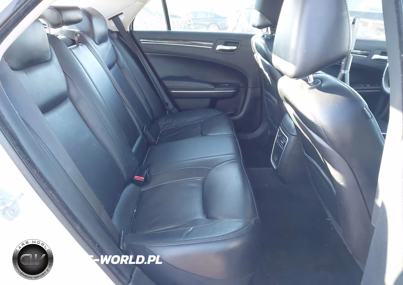 2016 Chrysler 300 Touring VIN:2C3CCARGXGH262712 - 8