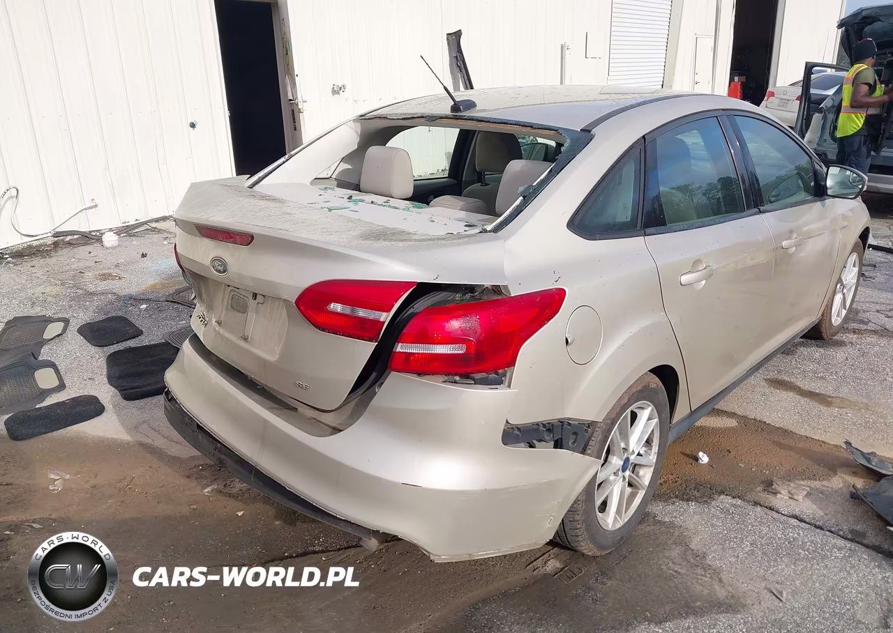 2017 Ford Focus Se VIN:1FADP3F28HL221028 - 6
