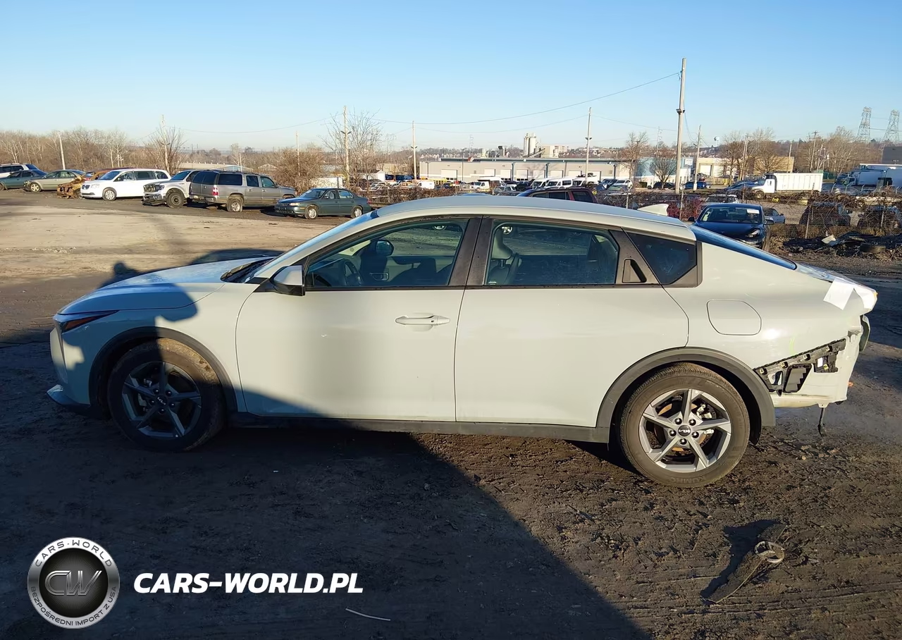 2025 Kia K4 Lxs VIN:3KPFT4DE2SE045823 - 14