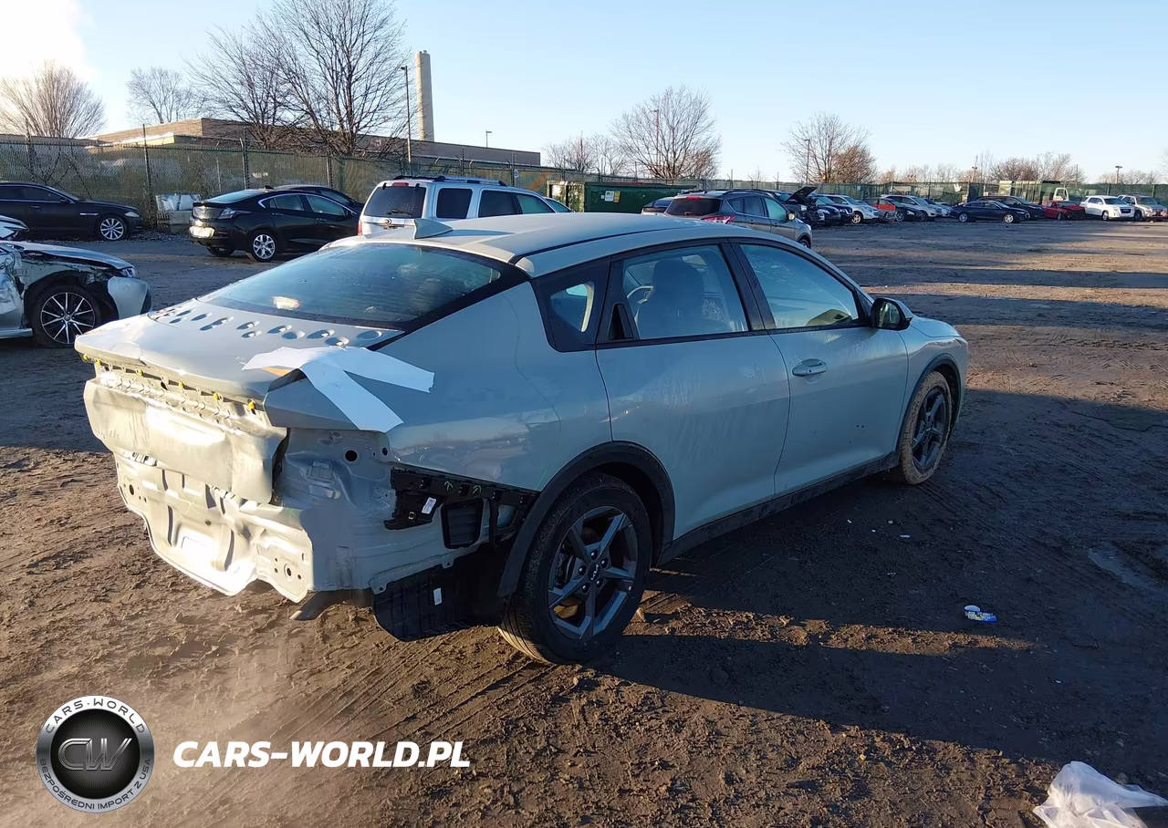 2025 Kia K4 Lxs VIN:3KPFT4DE2SE045823 - 4