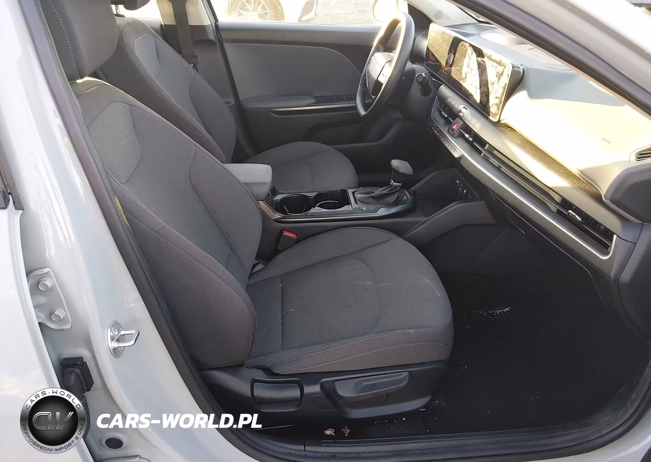 2025 Kia K4 Lxs VIN:3KPFT4DE2SE045823 - 5