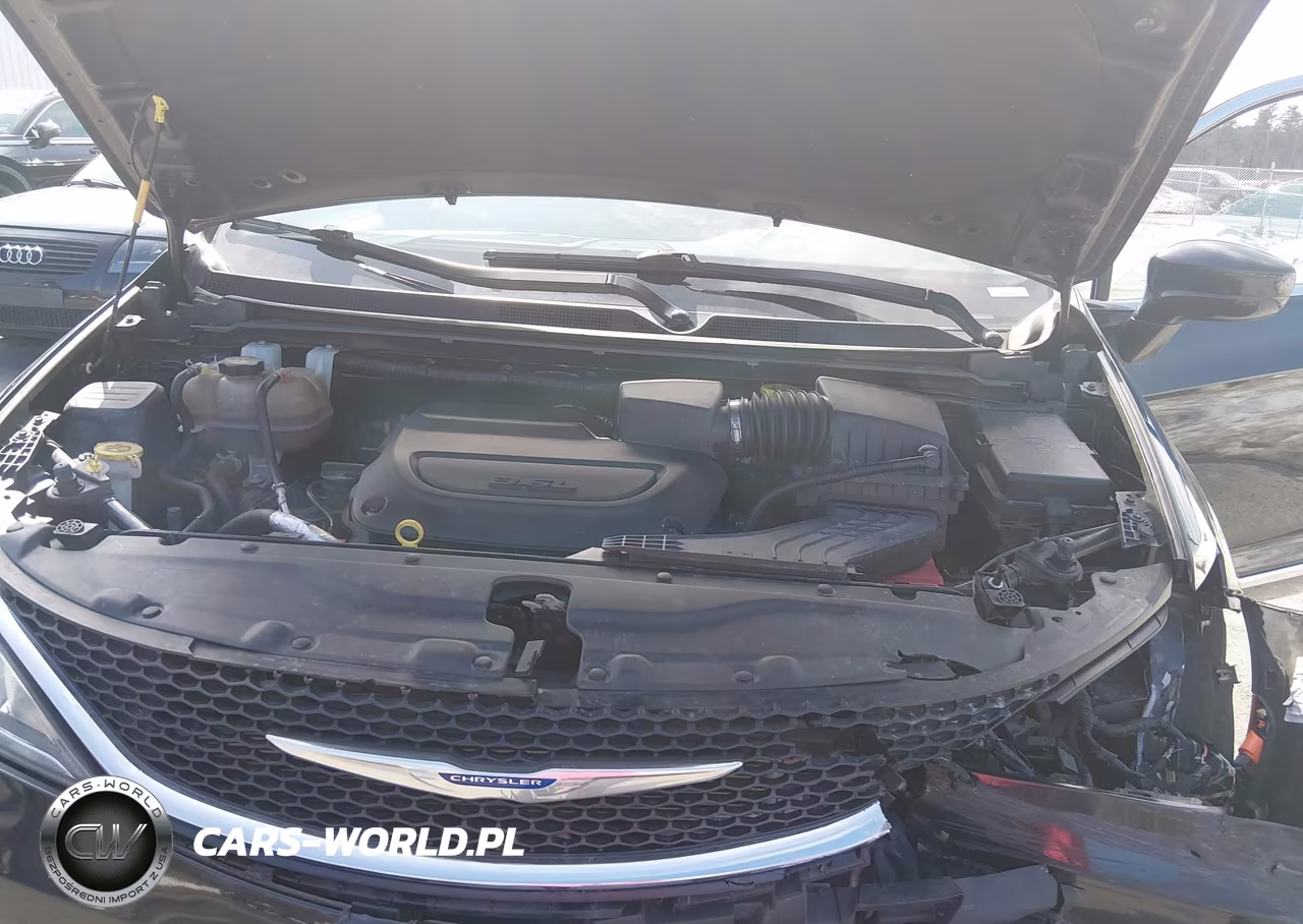 2020 Chrysler Pacifica Touring L VIN:2C4RC1BG3LR101395 - 10
