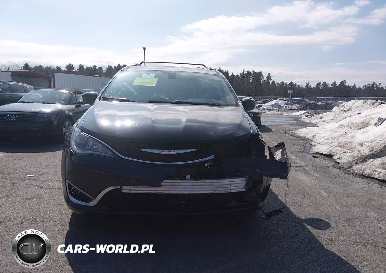 2020 Chrysler Pacifica Touring L VIN:2C4RC1BG3LR101395 - 13