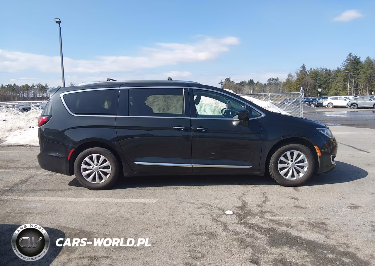 2020 Chrysler Pacifica Touring L VIN:2C4RC1BG3LR101395 - 14