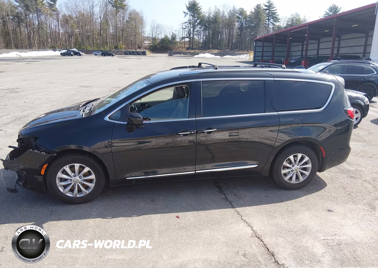 2020 Chrysler Pacifica Touring L VIN:2C4RC1BG3LR101395 - 15