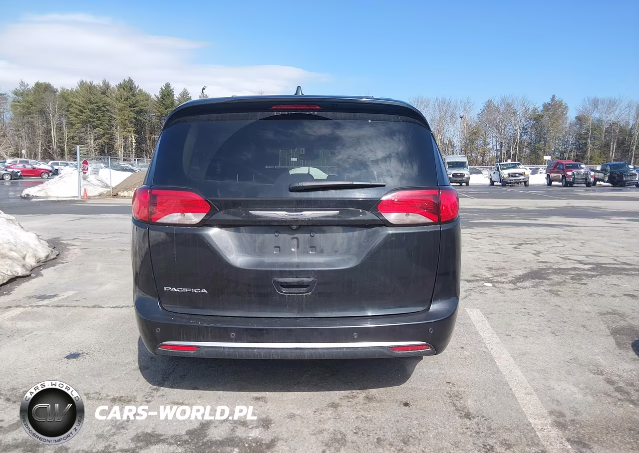 2020 Chrysler Pacifica Touring L VIN:2C4RC1BG3LR101395 - 17