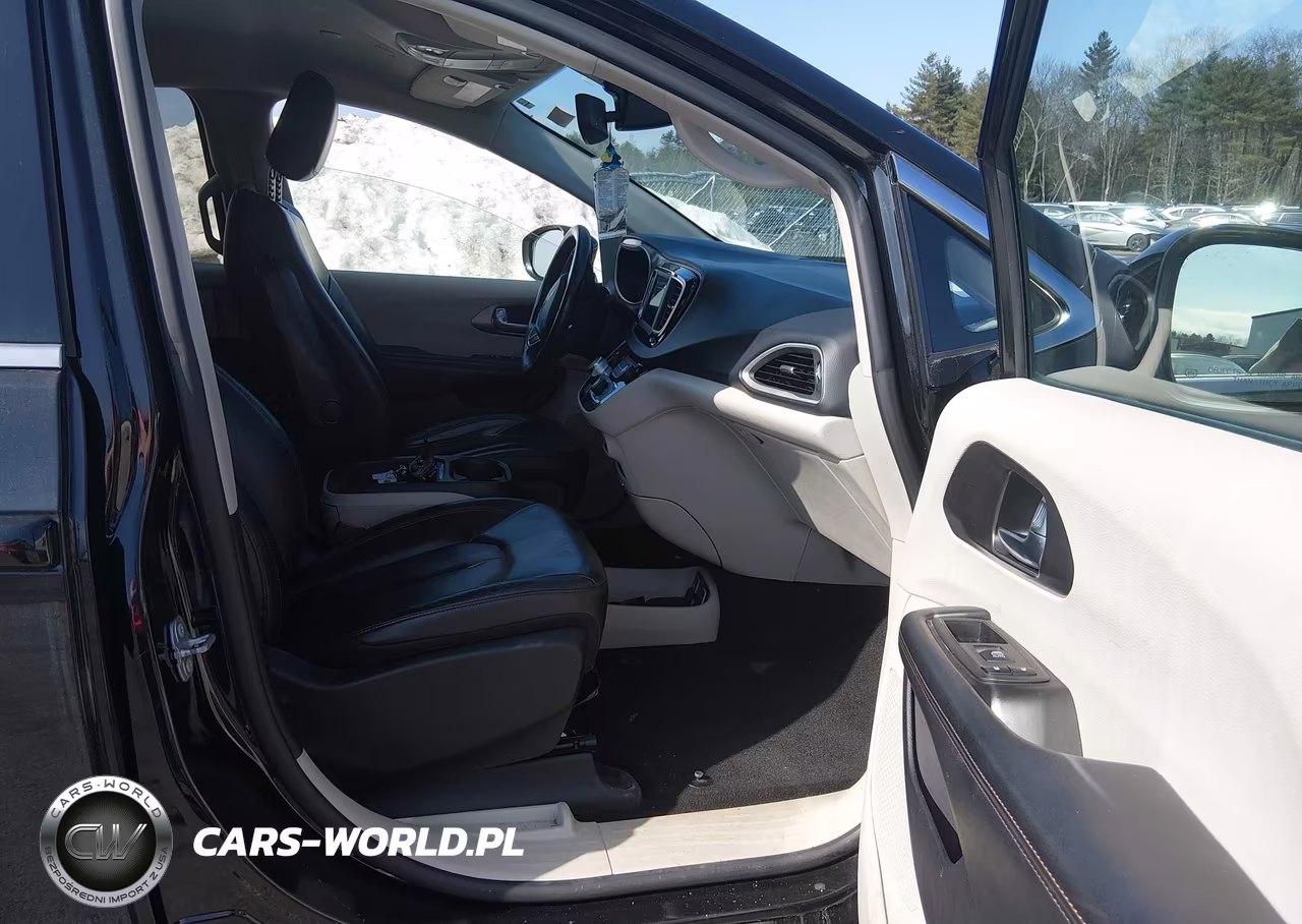 2020 Chrysler Pacifica Touring L VIN:2C4RC1BG3LR101395 - 5