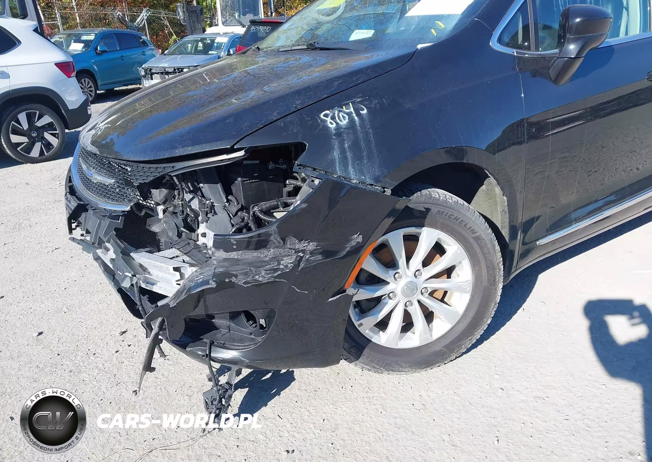 2020 Chrysler Pacifica Touring L VIN:2C4RC1BG3LR101395 - 6